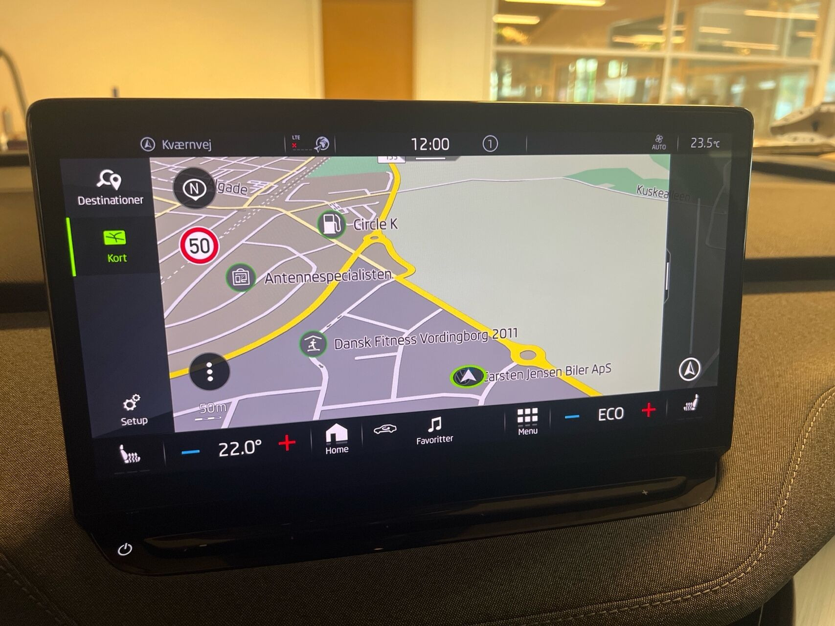 Blå Skoda Enyaq fra 2023