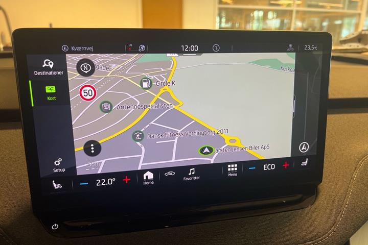Blå Skoda Enyaq fra 2023