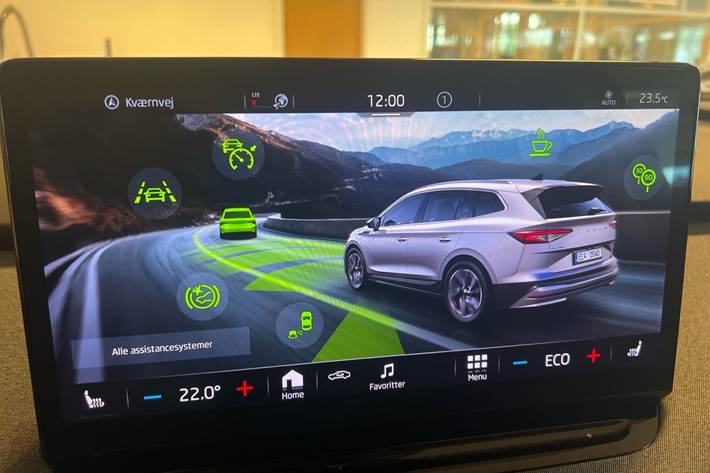 Blå Skoda Enyaq fra 2023