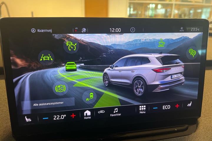 Blå Skoda Enyaq fra 2023