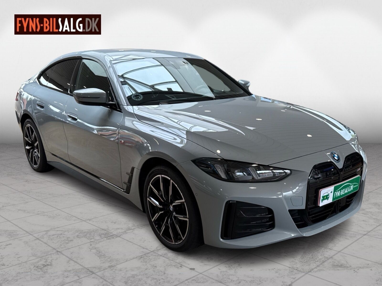 Grå BMW i4 fra 2025
