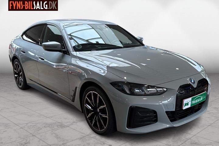 Grå BMW i4 fra 2025