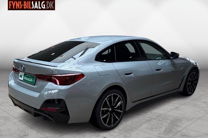 Grå BMW i4 fra 2025