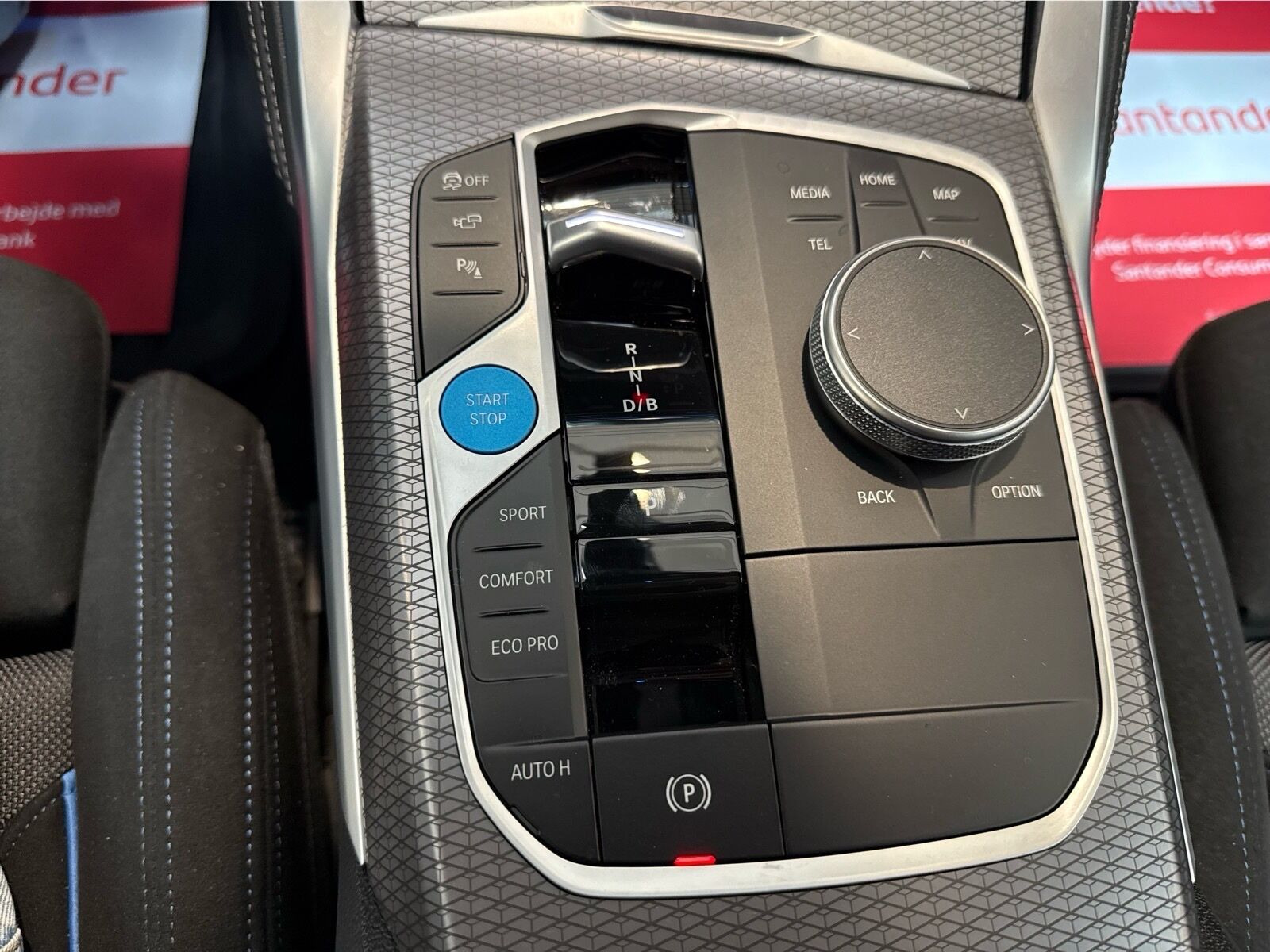 Grå BMW i4 fra 2025