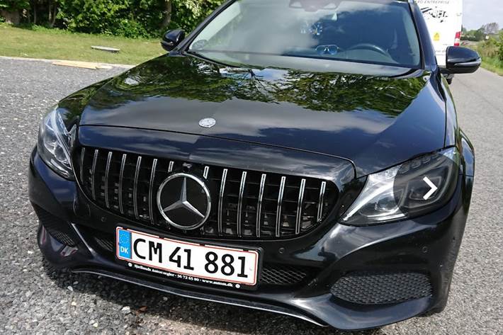 Sort Mercedes 220 D fra 2016