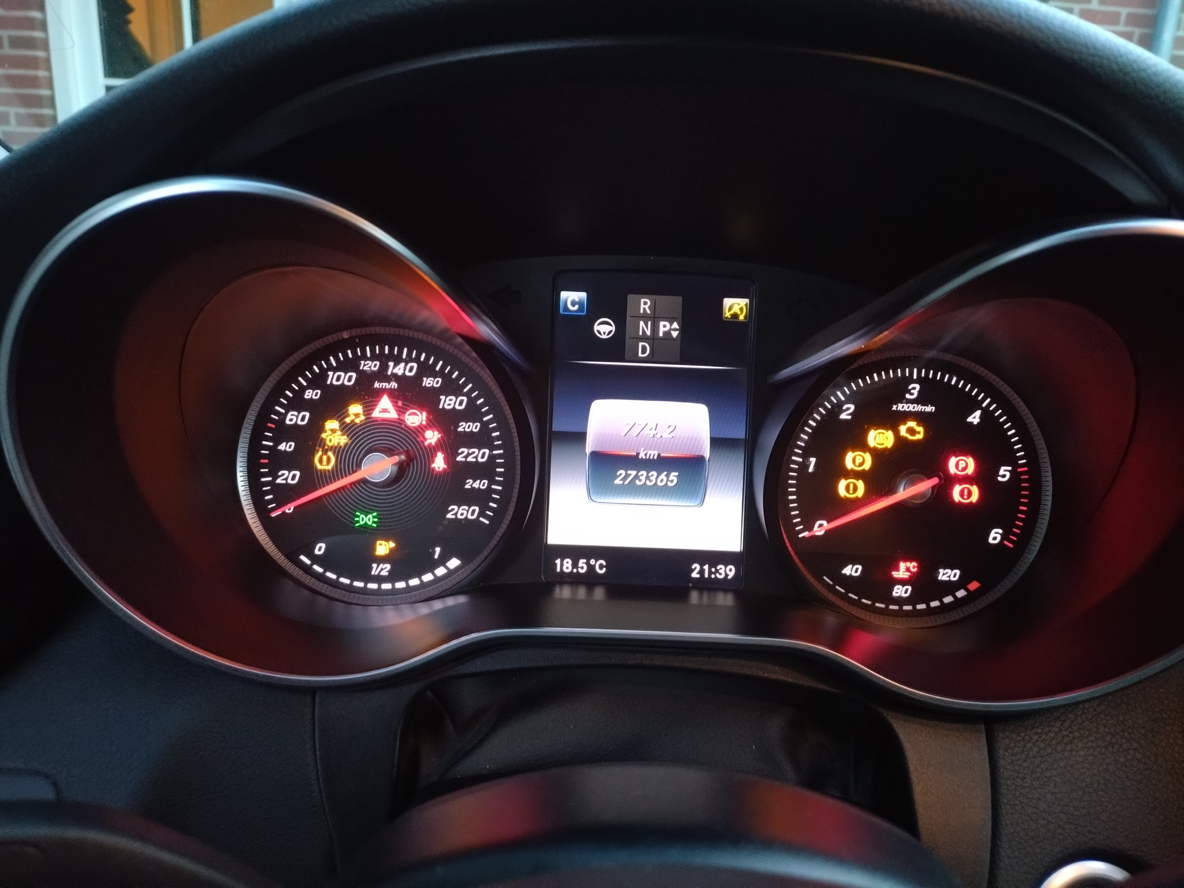 Sort Mercedes 220 D fra 2016
