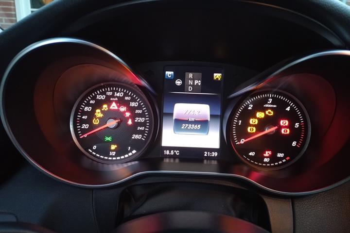 Sort Mercedes 220 D fra 2016