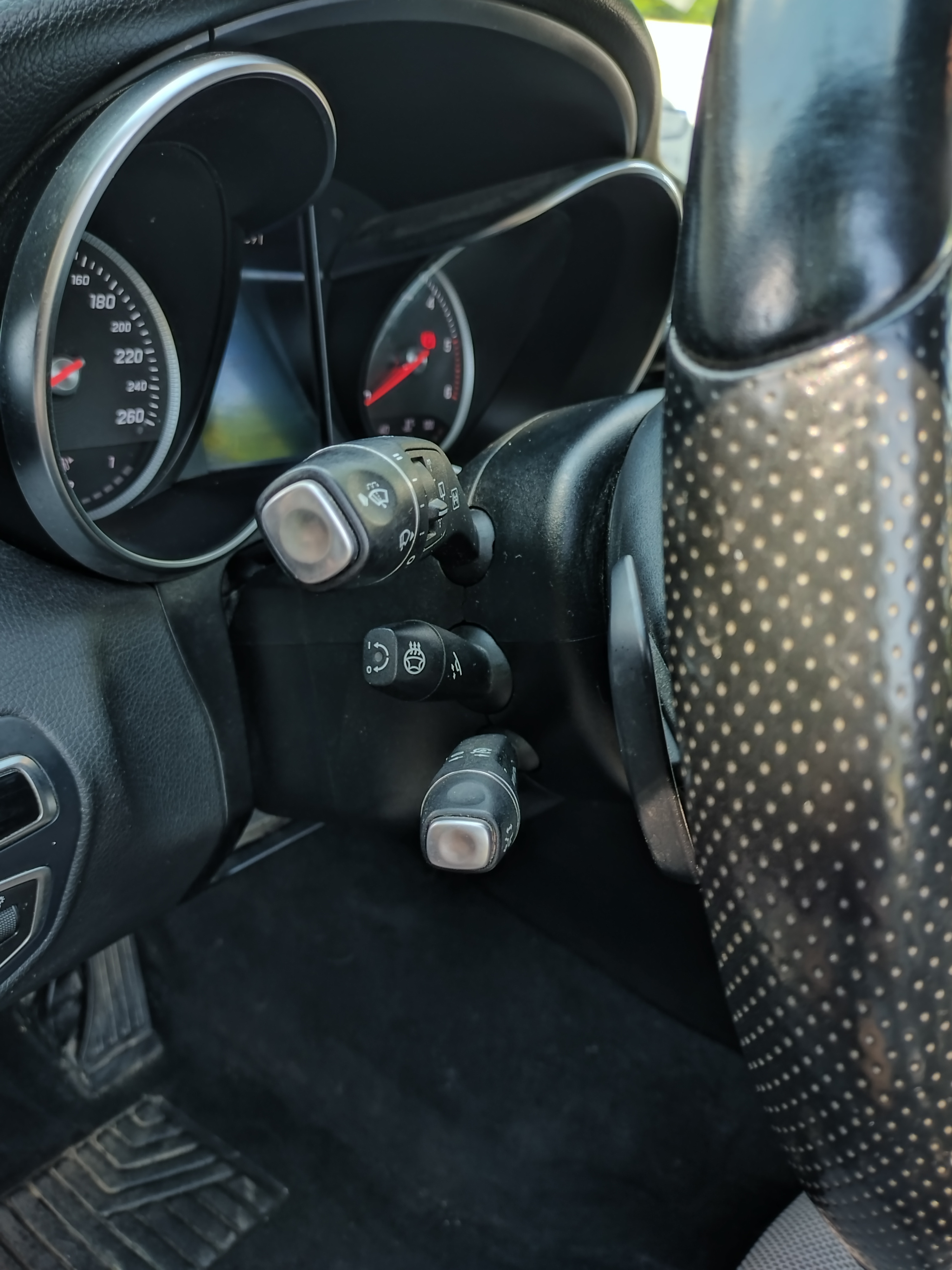 Sort Mercedes 220 D fra 2016