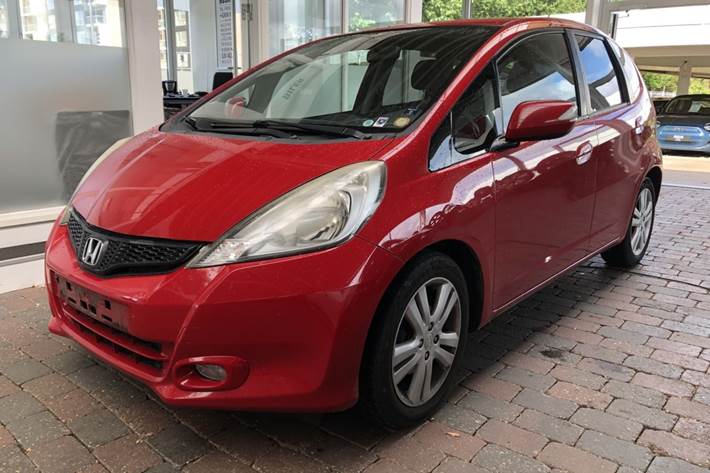 Rød Honda Jazz fra 2014