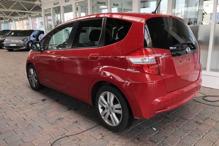 Rød Honda Jazz fra 2014
