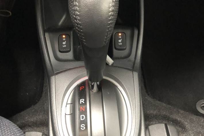 Rød Honda Jazz fra 2014
