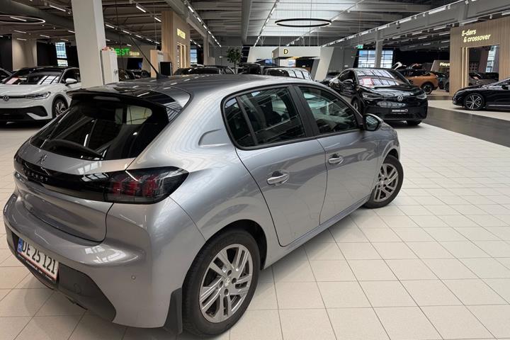 Sølv Peugeot 208 fra 2020