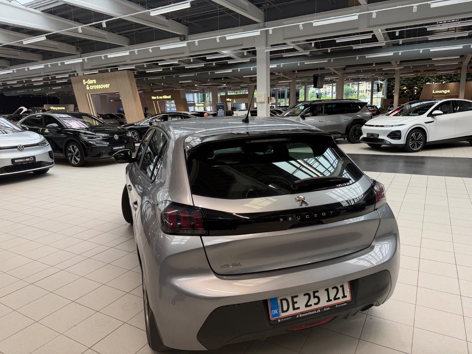 Sølv Peugeot 208 fra 2020