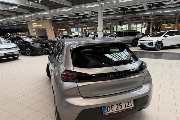 Sølv Peugeot 208 fra 2020