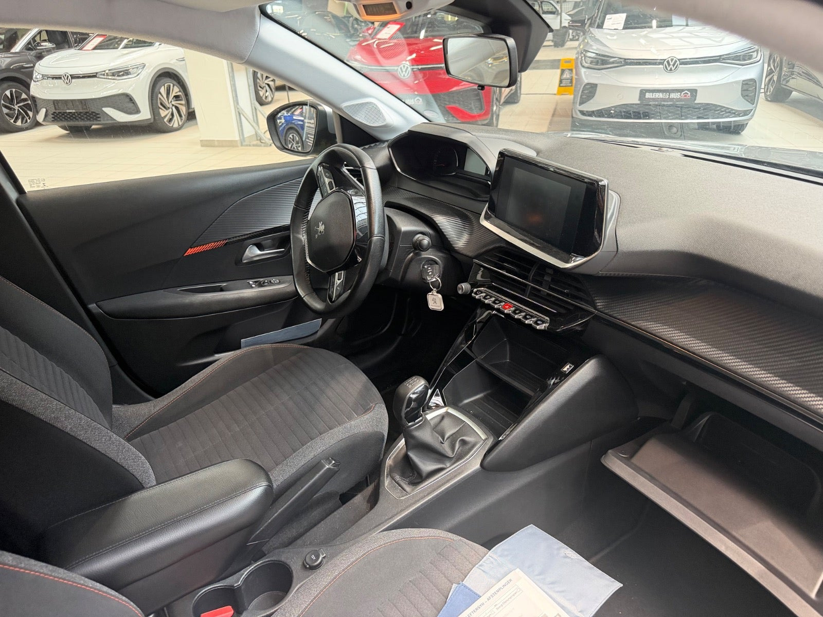 Sølv Peugeot 208 fra 2020