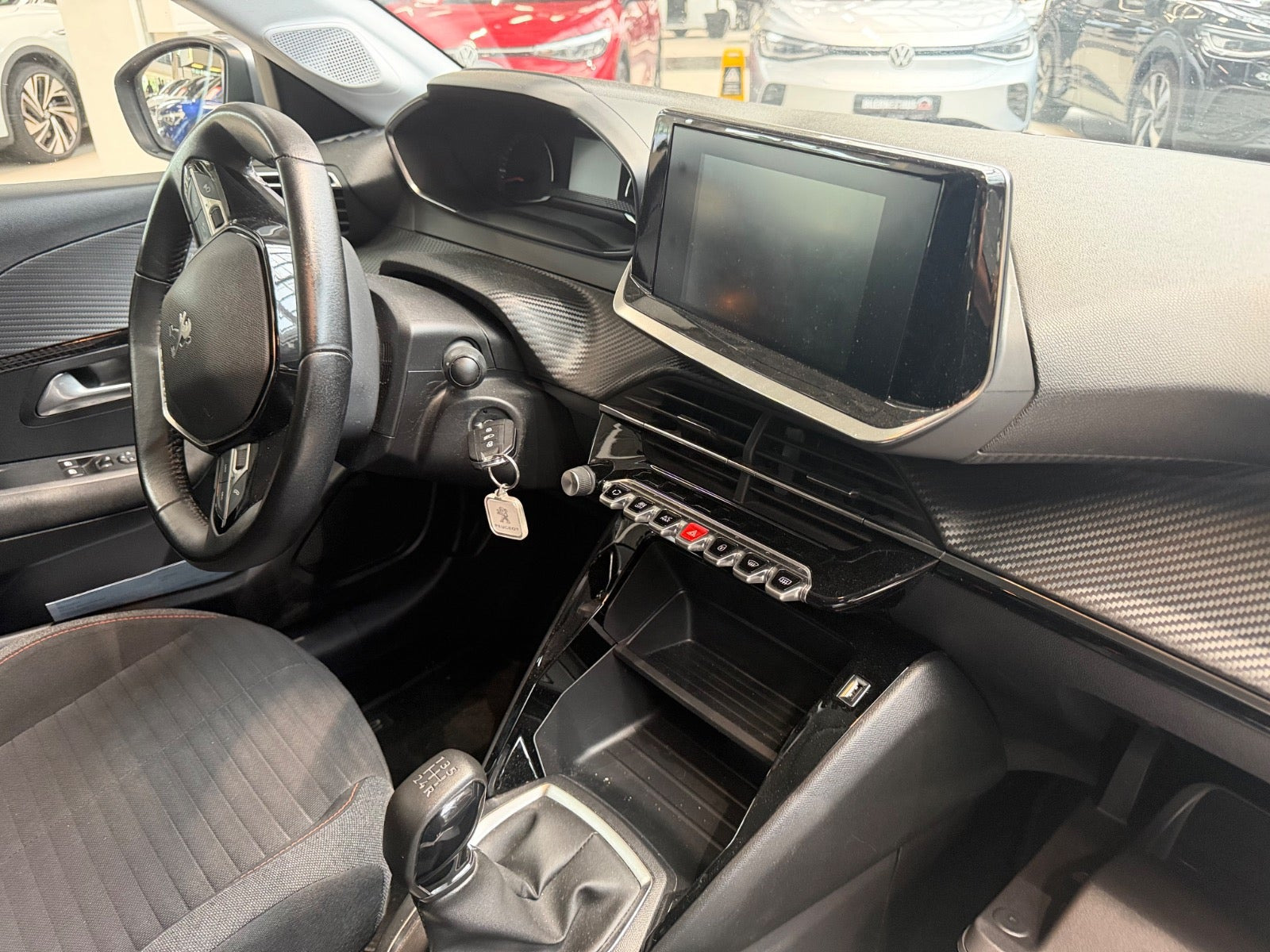 Sølv Peugeot 208 fra 2020