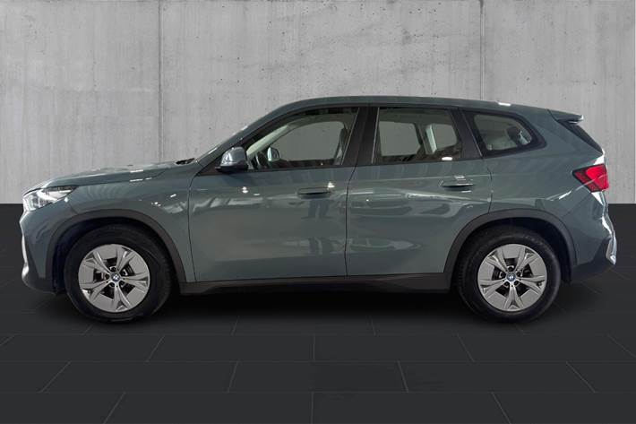 Grøn BMW iX1 fra 2023