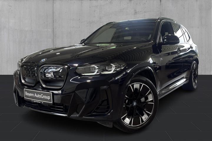 Sort BMW iX3 fra 2024 set udefra