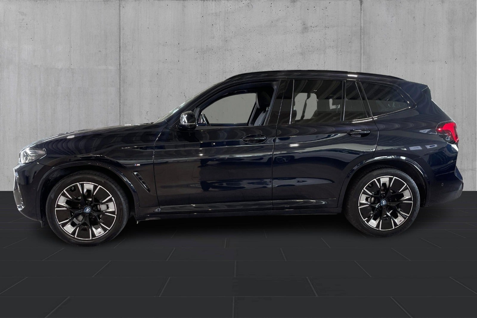 Sort BMW iX3 fra 2024