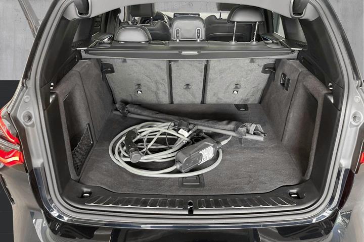 Sort BMW iX3 fra 2024