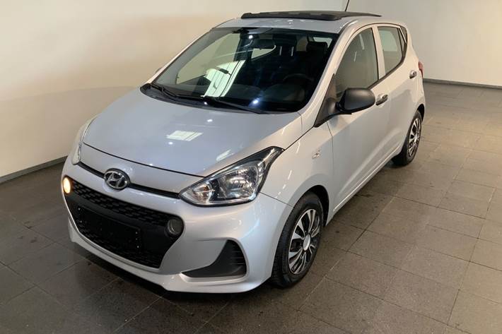 Sølv Hyundai i10 fra 2017