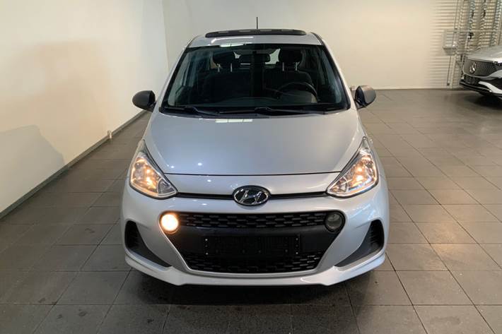 Sølv Hyundai i10 fra 2017