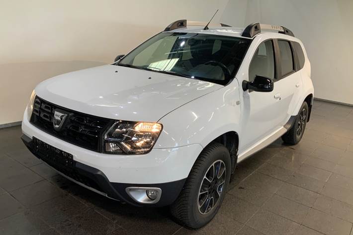 Hvid Dacia Duster fra 2017 set udefra