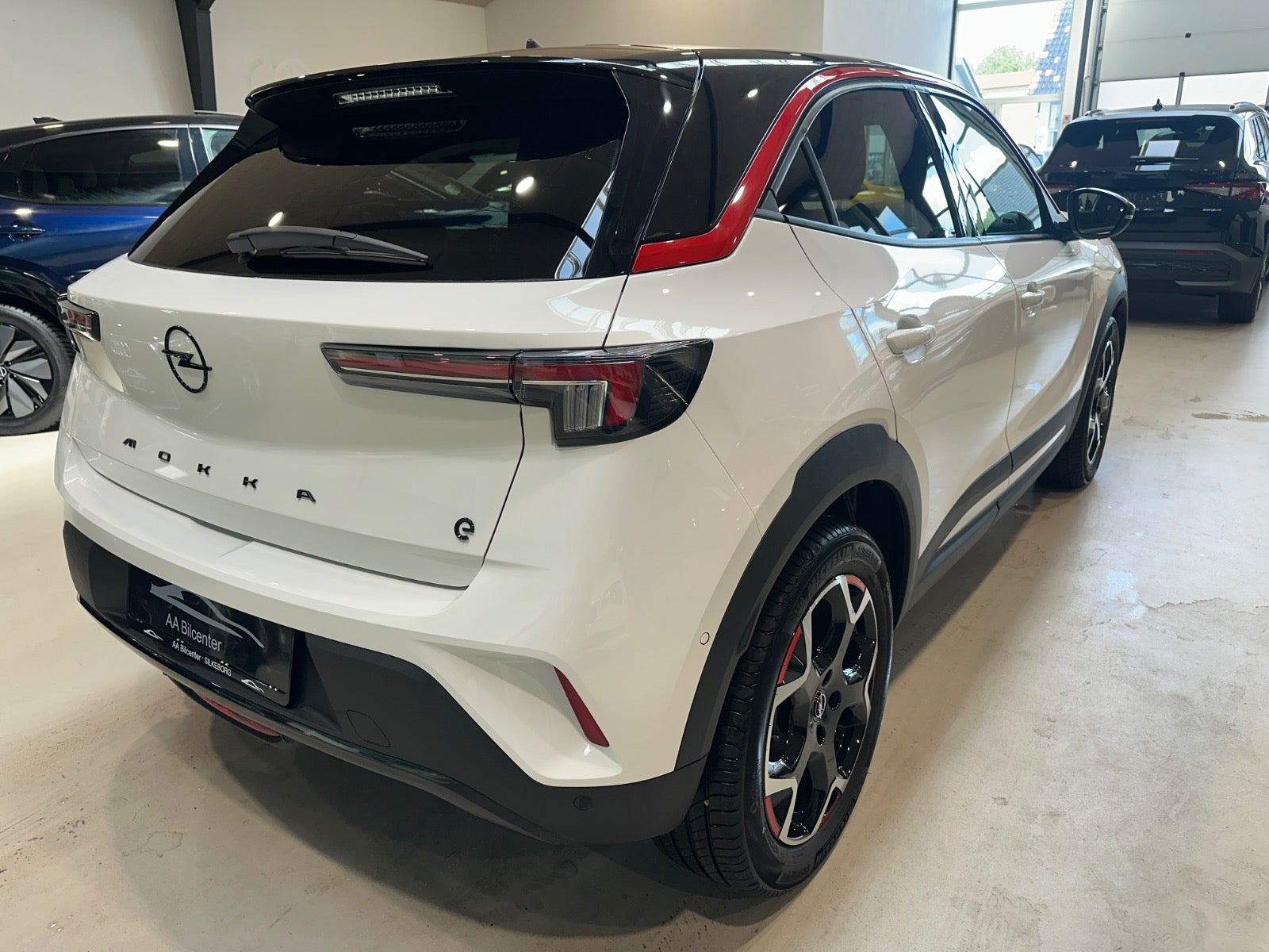 Hvid Opel Mokka-e fra 2024