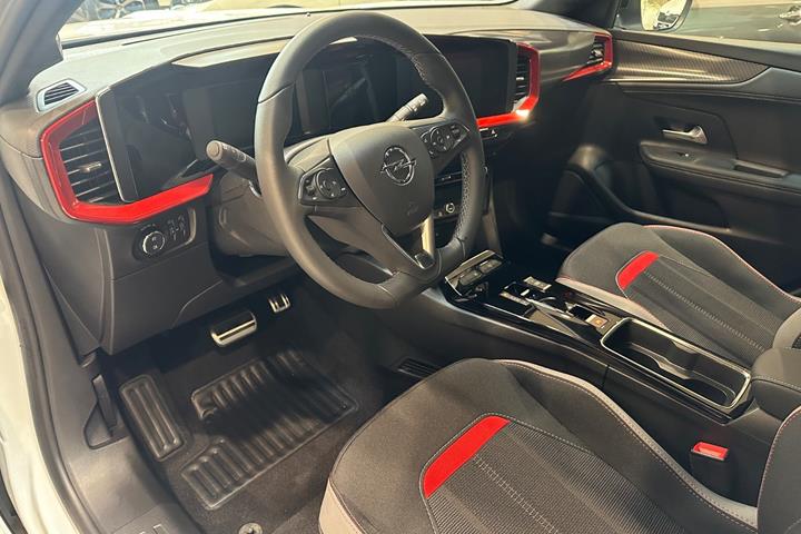 Hvid Opel Mokka-e fra 2024