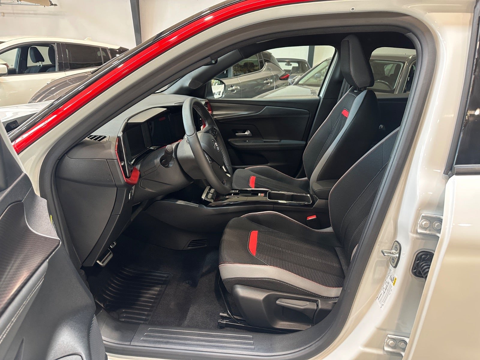 Hvid Opel Mokka-e fra 2024
