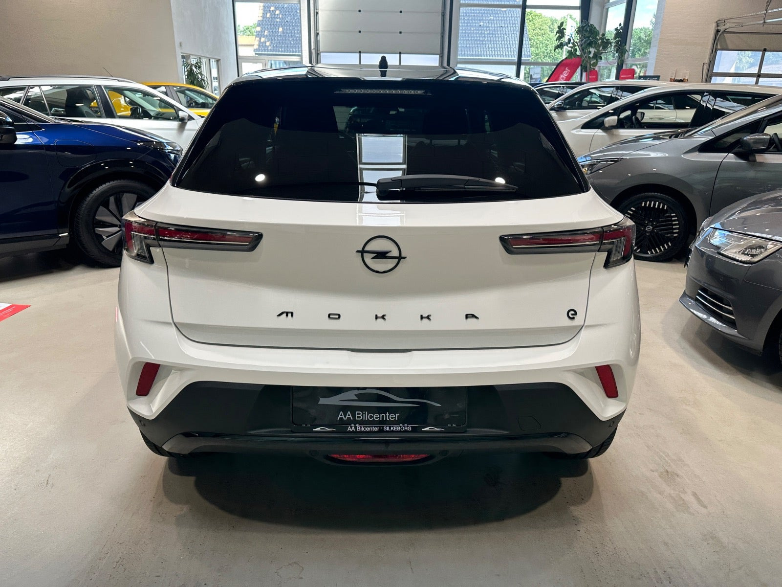 Hvid Opel Mokka-e fra 2024