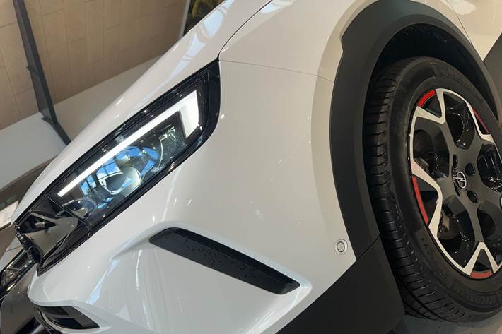 Hvid Opel Mokka-e fra 2024