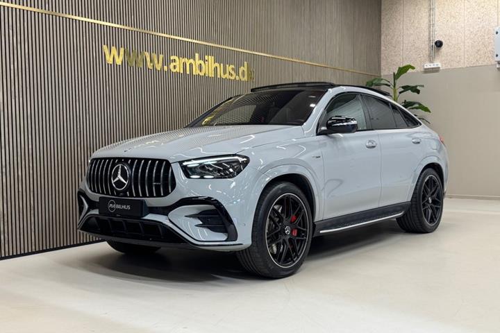 Grå Mercedes GLE53 fra 2024 set udefra