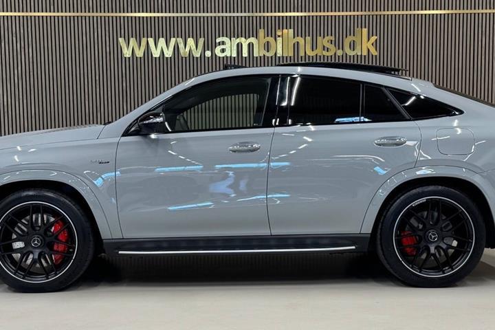 Grå Mercedes GLE53 fra 2024
