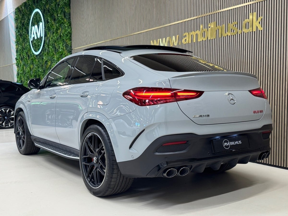 Grå Mercedes GLE53 fra 2024