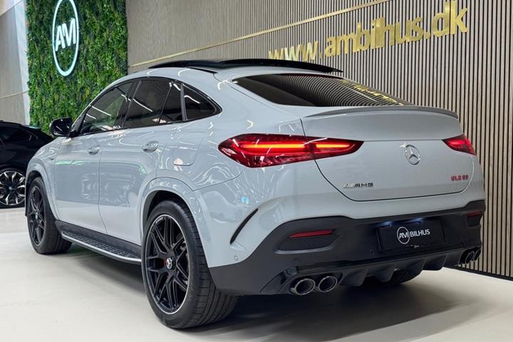 Grå Mercedes GLE53 fra 2024