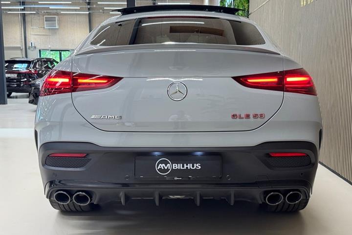 Grå Mercedes GLE53 fra 2024