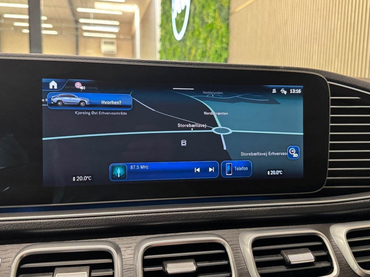 Grå Mercedes GLE53 fra 2024