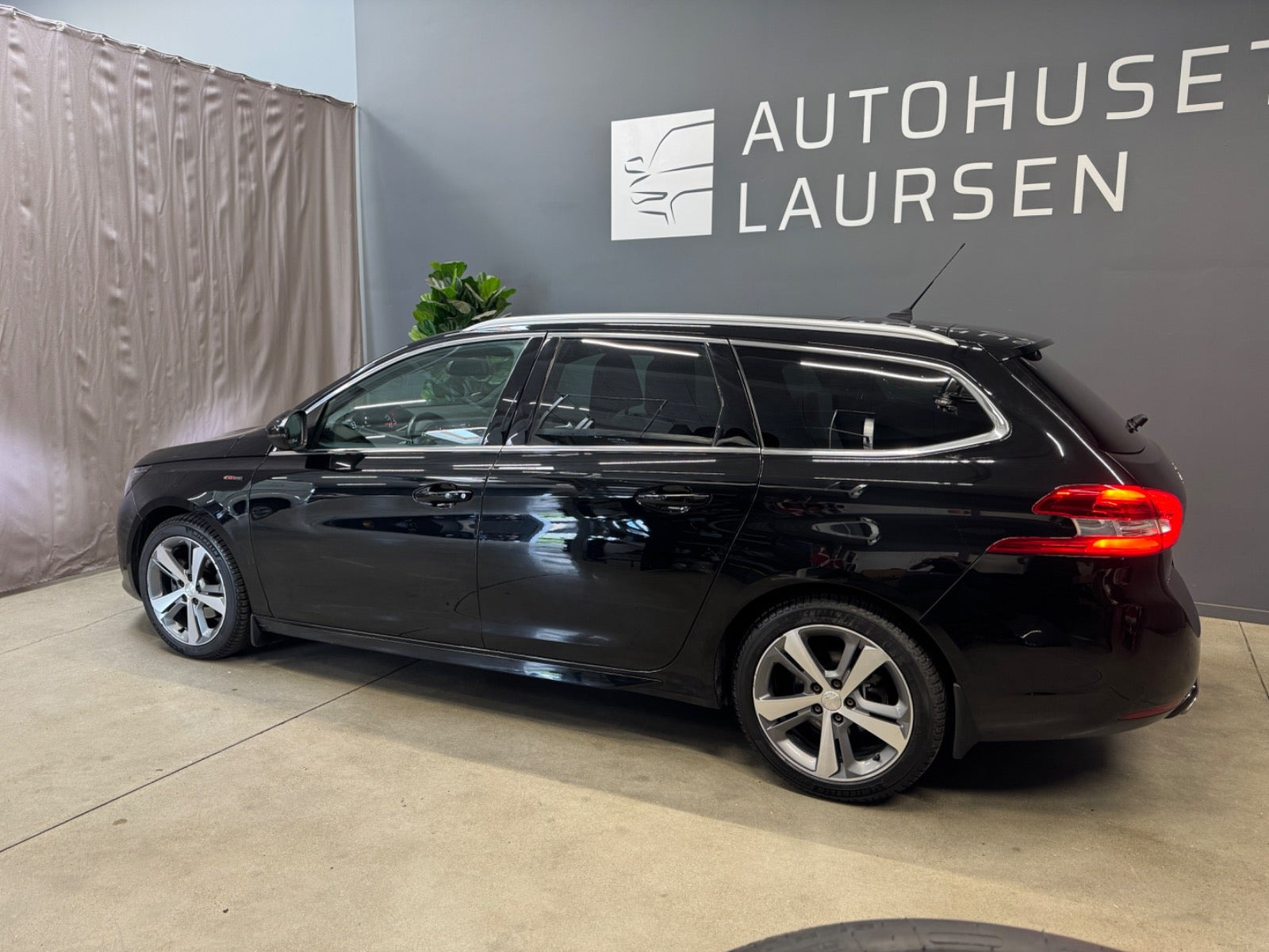 Sort Peugeot 308 fra 2018