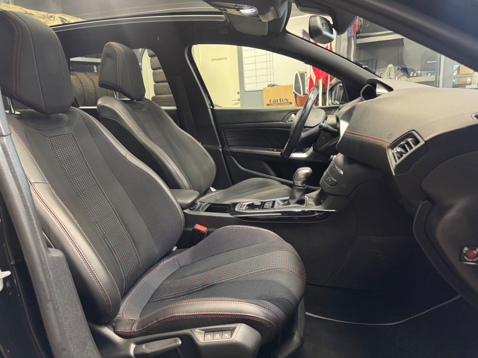 Sort Peugeot 308 fra 2018