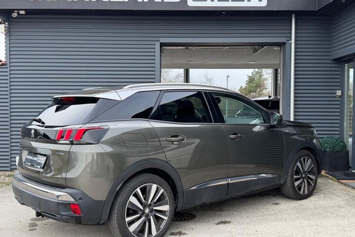 Grøn Peugeot 3008 fra 2020