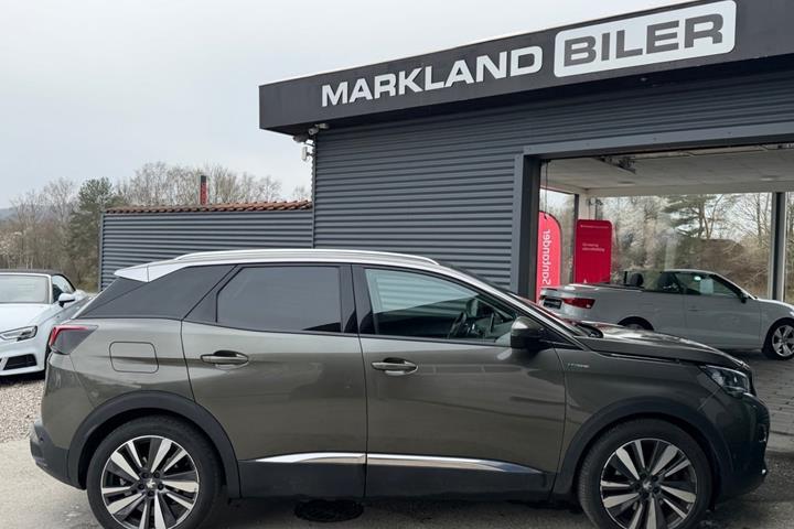 Grøn Peugeot 3008 fra 2020
