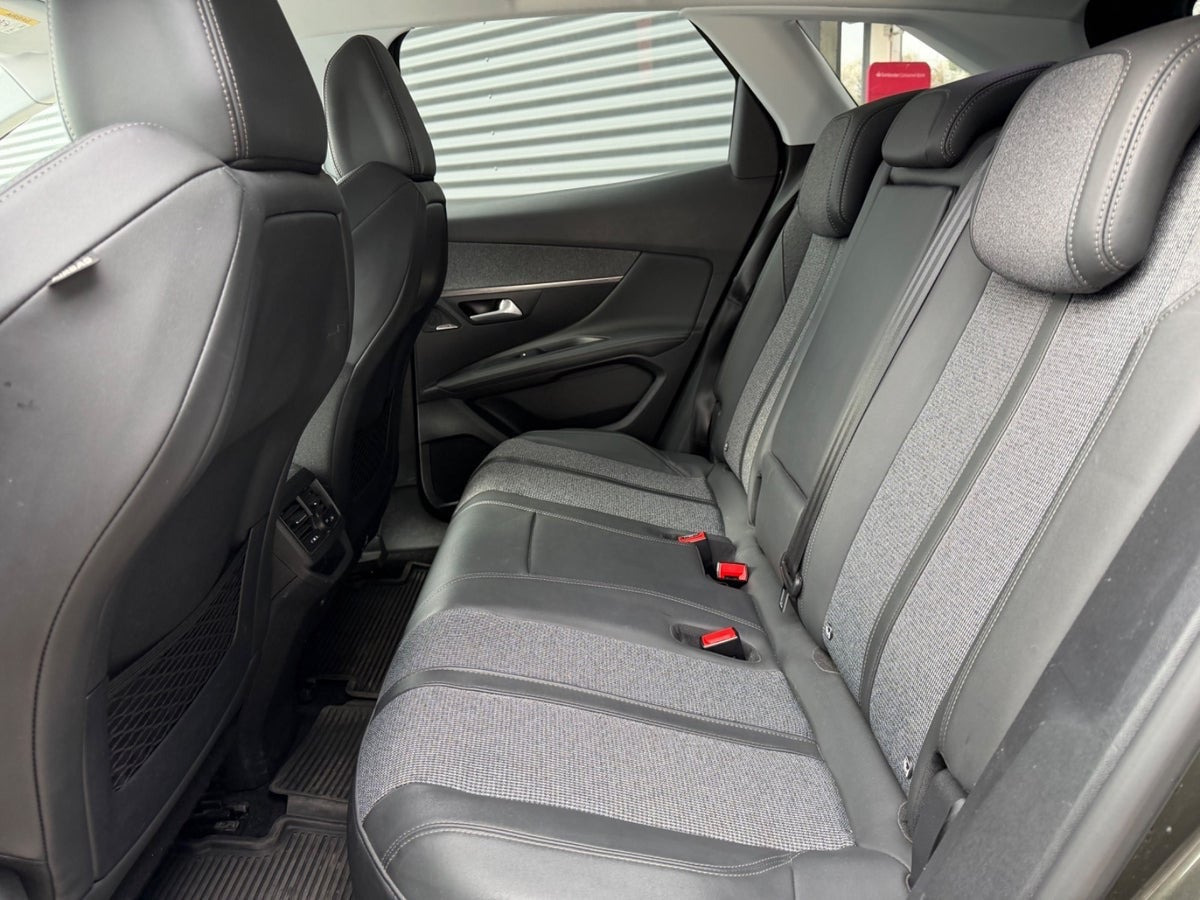 Grøn Peugeot 3008 fra 2020