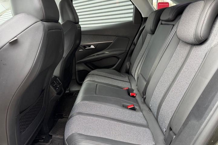 Grøn Peugeot 3008 fra 2020