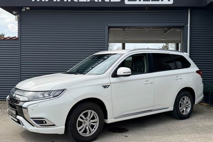 Hvid Mitsubishi Outlander fra 2019