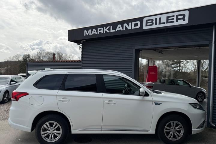 Hvid Mitsubishi Outlander fra 2019