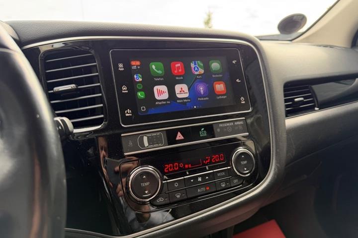 Hvid Mitsubishi Outlander fra 2019
