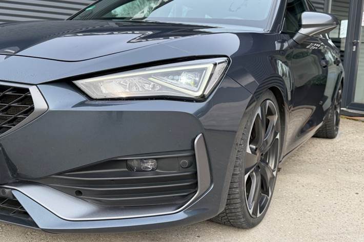 Grå Cupra Leon fra 2021