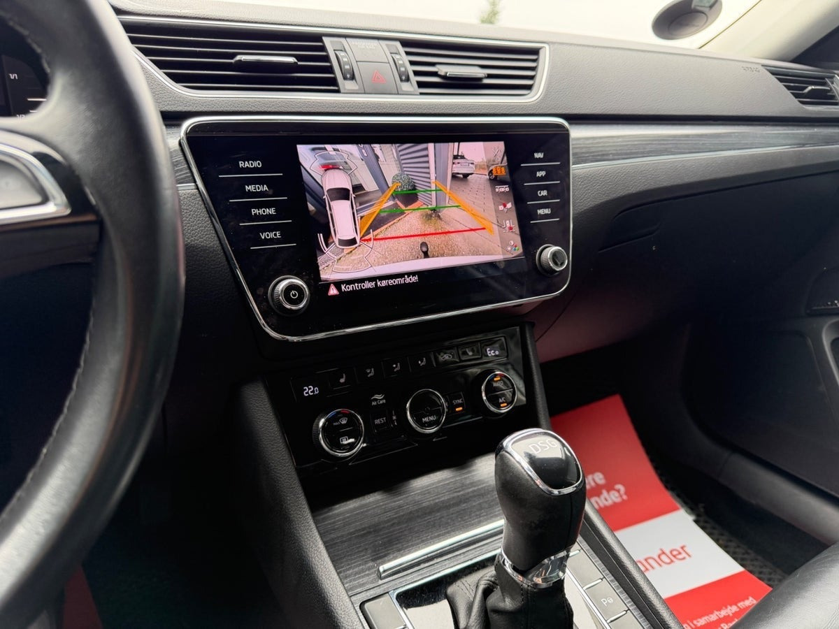 Hvid Skoda Superb fra 2020