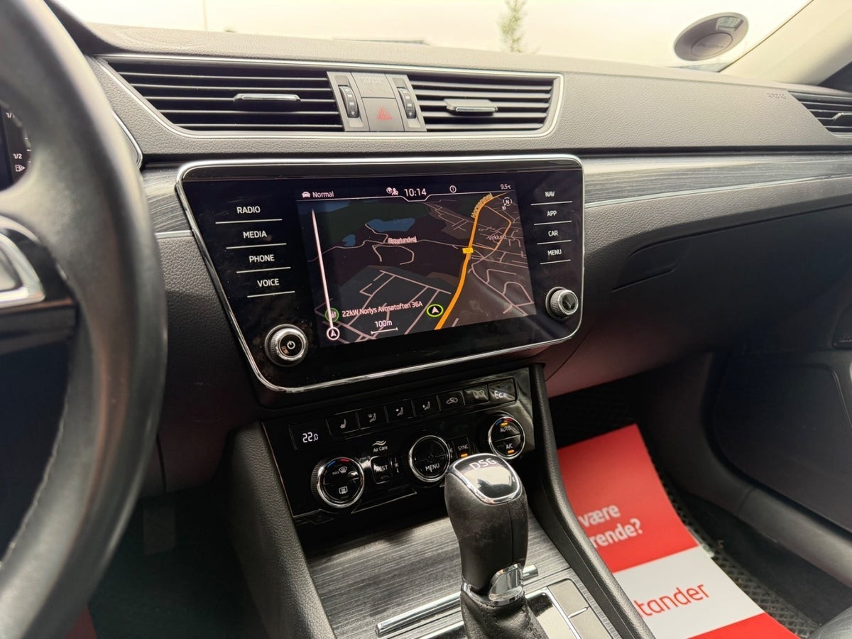 Hvid Skoda Superb fra 2020
